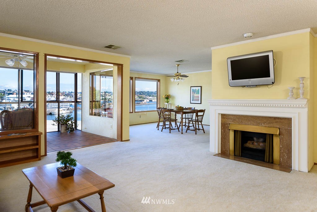 3100 West Commodore Way, Unit 206 Seattle, WA 98199 - Photo 4 of 25 Gallery Image 4