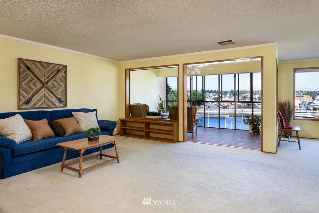 3100 West Commodore Way, Unit 206 Seattle, WA 98199 - Photo 5 of 25 Gallery Image 5