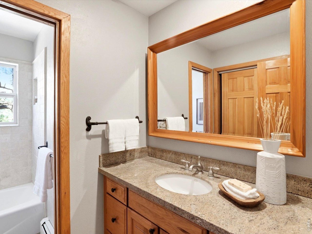36 Ridge Drive Boulder, CO 80304 - Photo 36 of 50 Main Level Full bathroom off the Kitchen