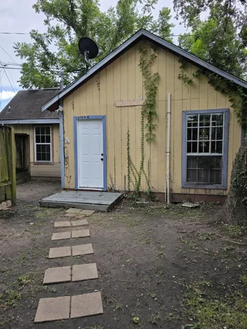 $775 | 6109 Saxon Drive, Unit C, Houston, TX 77092