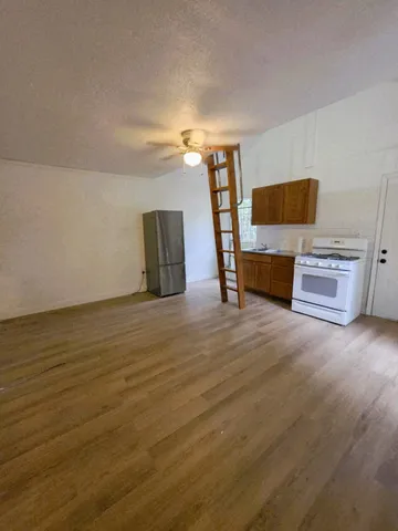 $775 | 6109 Saxon Drive, Unit C, Houston, TX 77092