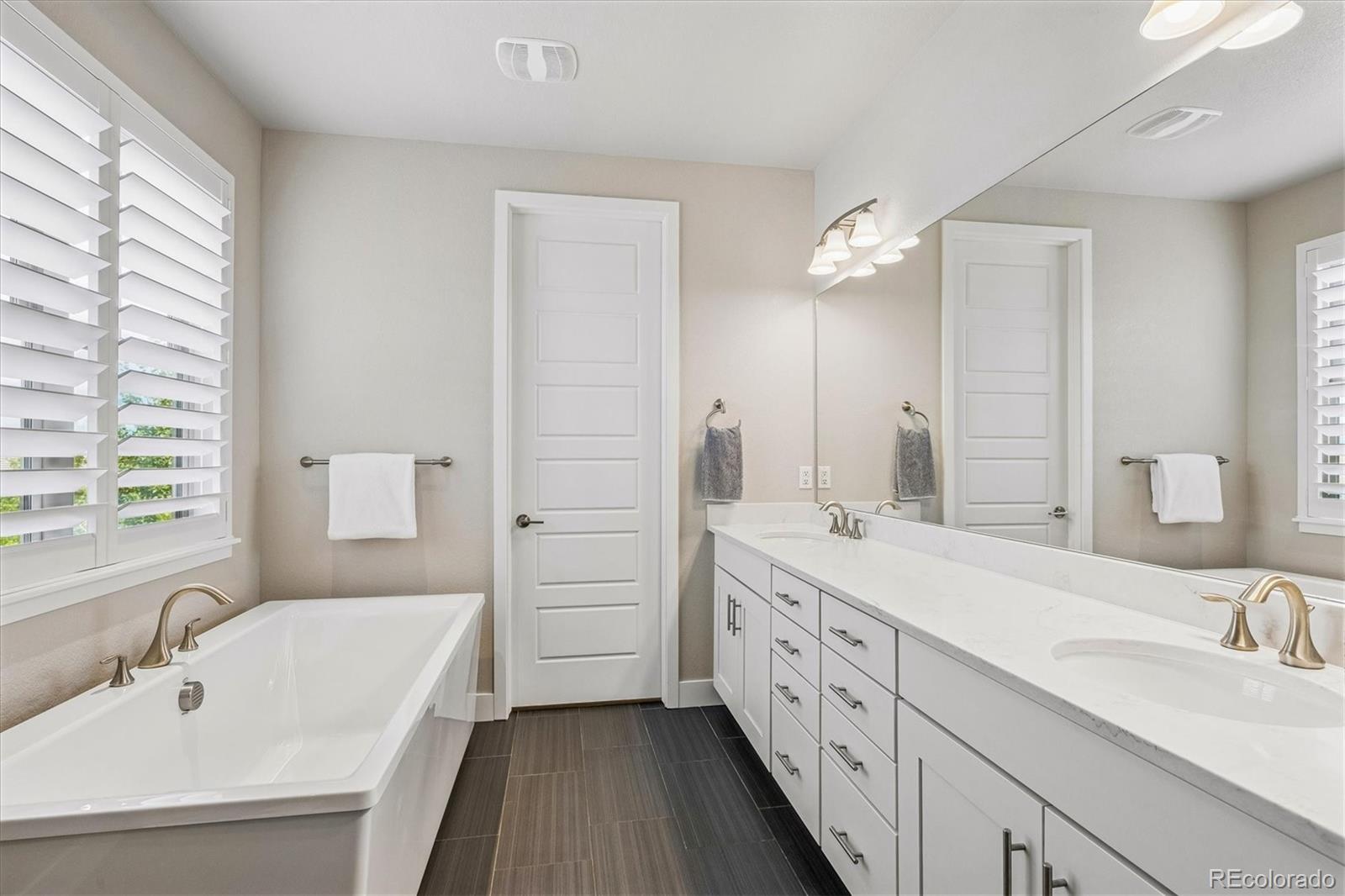 10425 Maplebrook Way Highlands Ranch, CO 80126 - Photo 19 of 50 Gallery Image 19