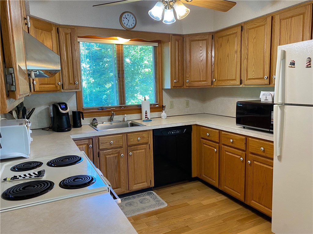 13 Cove Road Westerly, RI 02891 - Photo 20 of 41