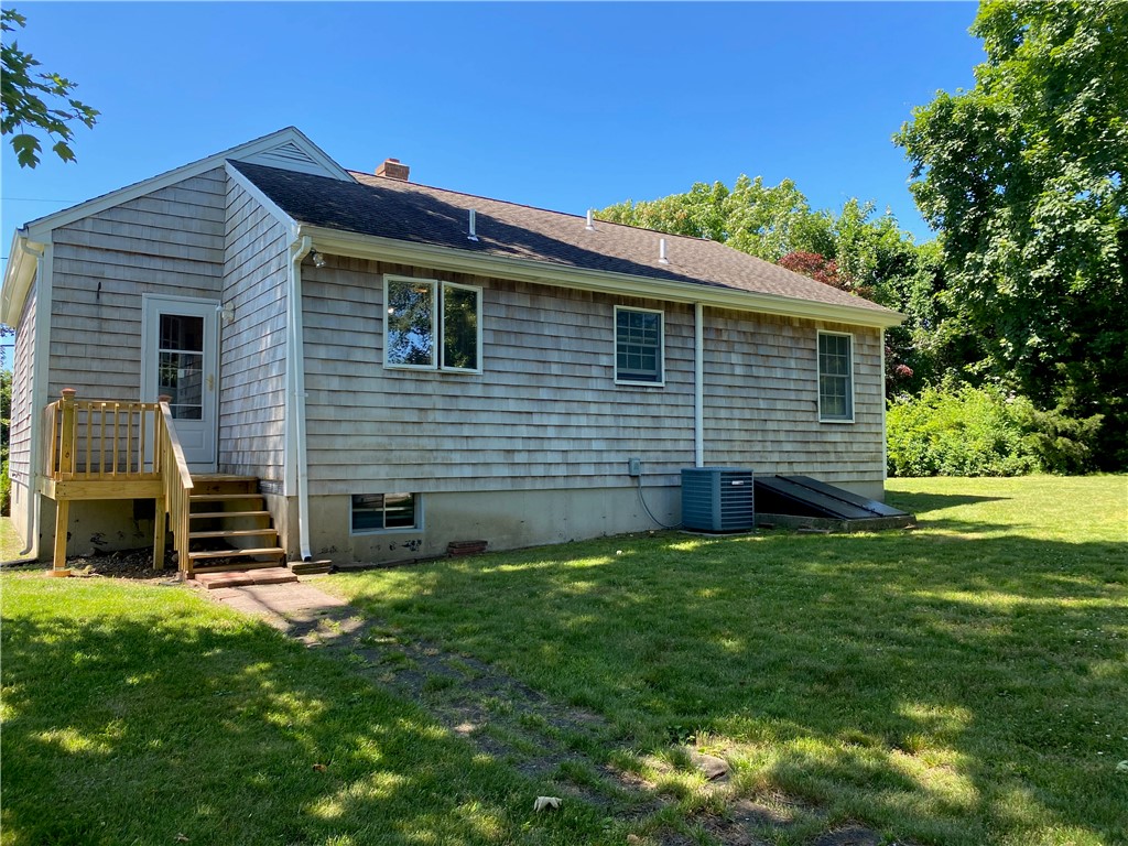 13 Cove Road Westerly, RI 02891 - Photo 4 of 41