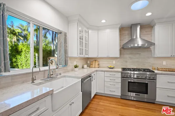 $1,699,000 | 11552 Hesby Street, Valley Village, CA 91601