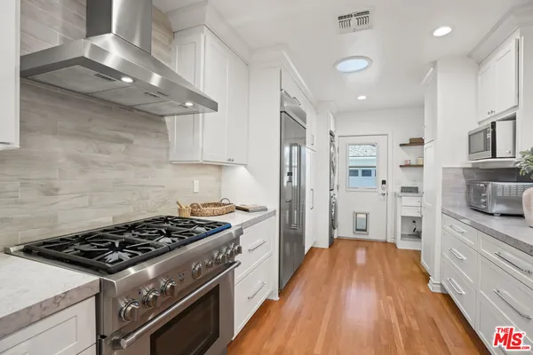 $1,699,000 | 11552 Hesby Street, Valley Village, CA 91601