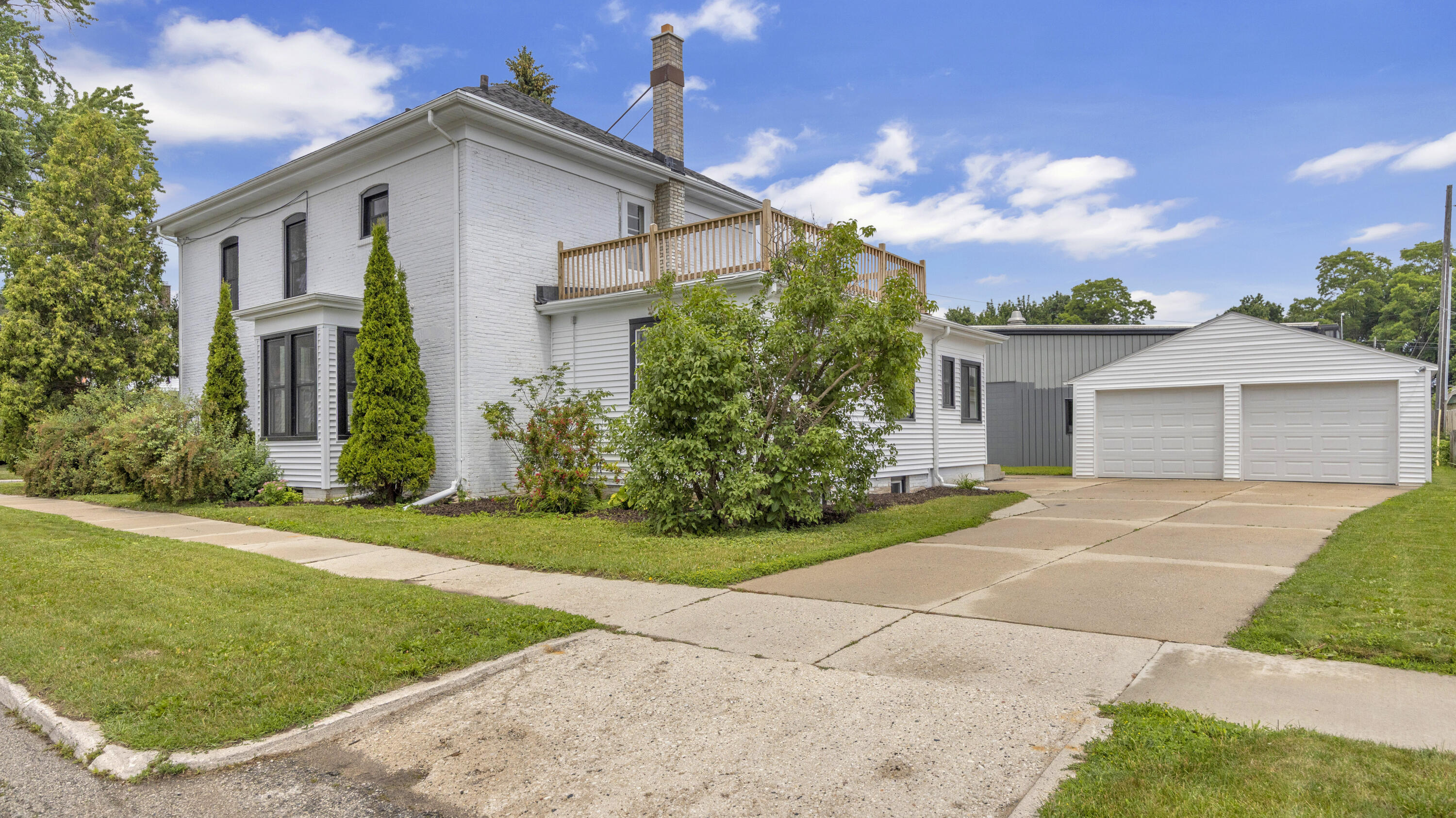121 Cedar Street Sheboygan Falls, WI 53085 - Photo 2 of 41 Garage