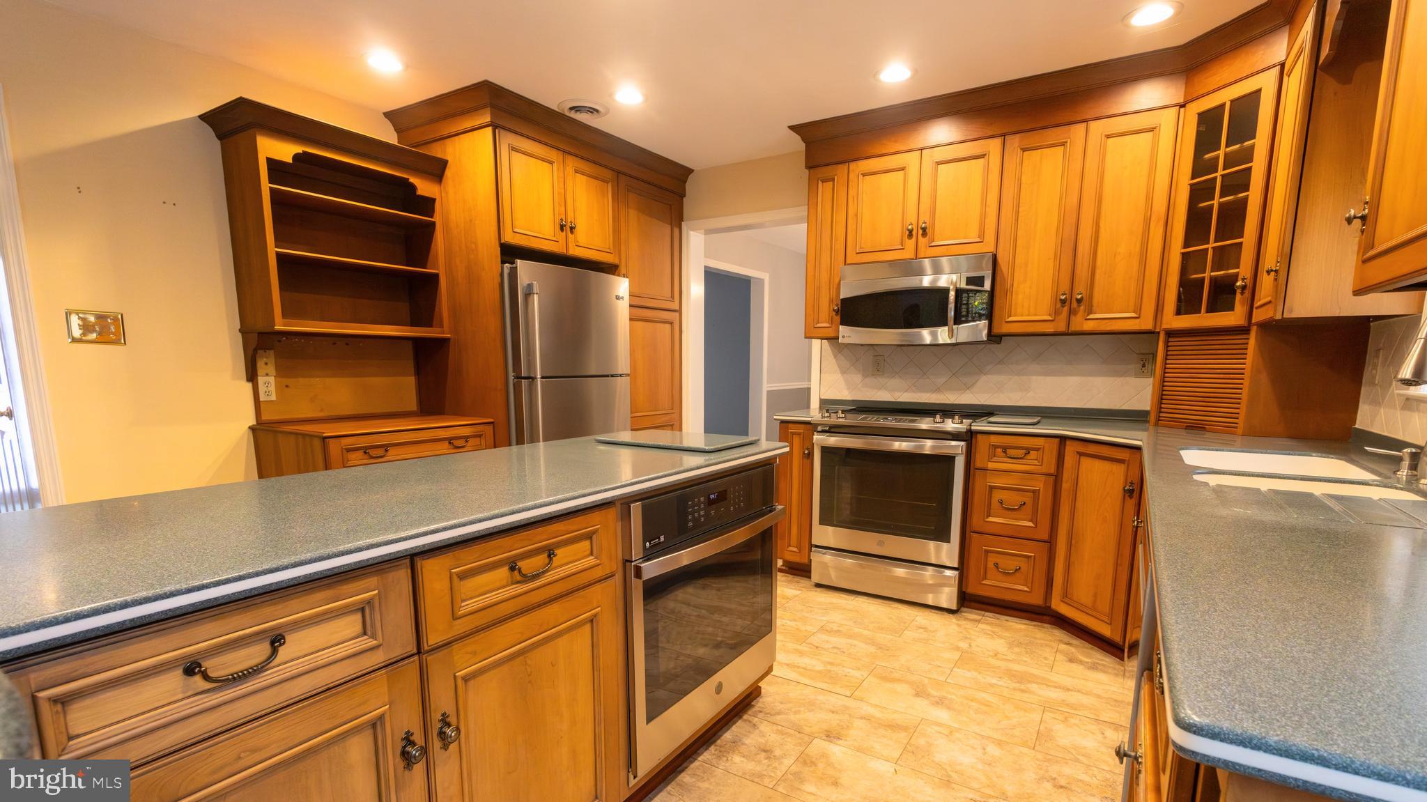 1755 Colony Drive Reading, PA 19610 - Photo 8 of 32