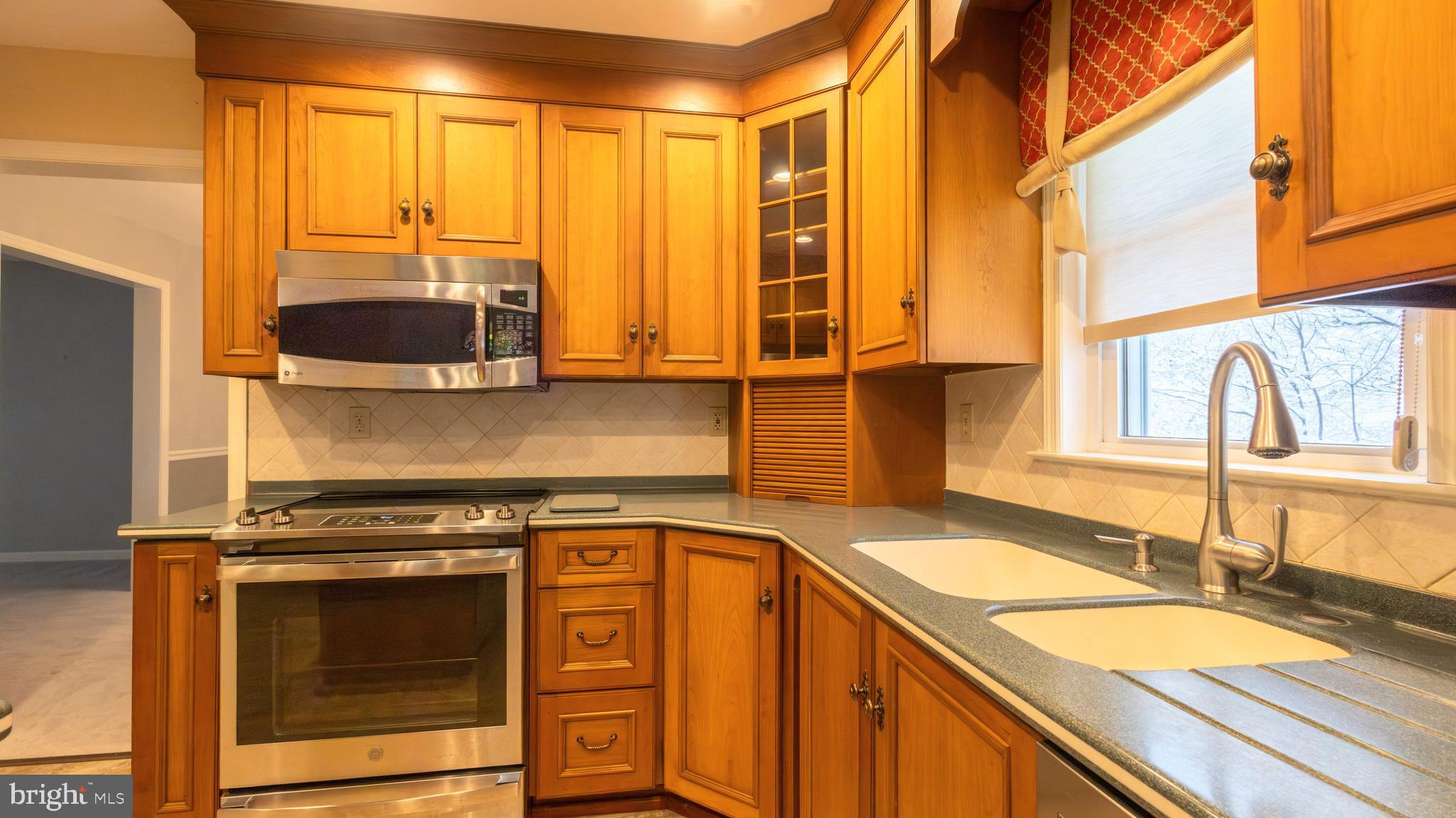 1755 Colony Drive Reading, PA 19610 - Photo 9 of 32