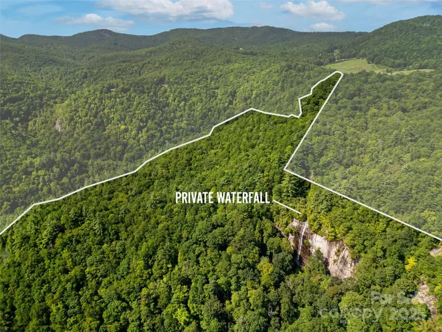 a view of a tennis court