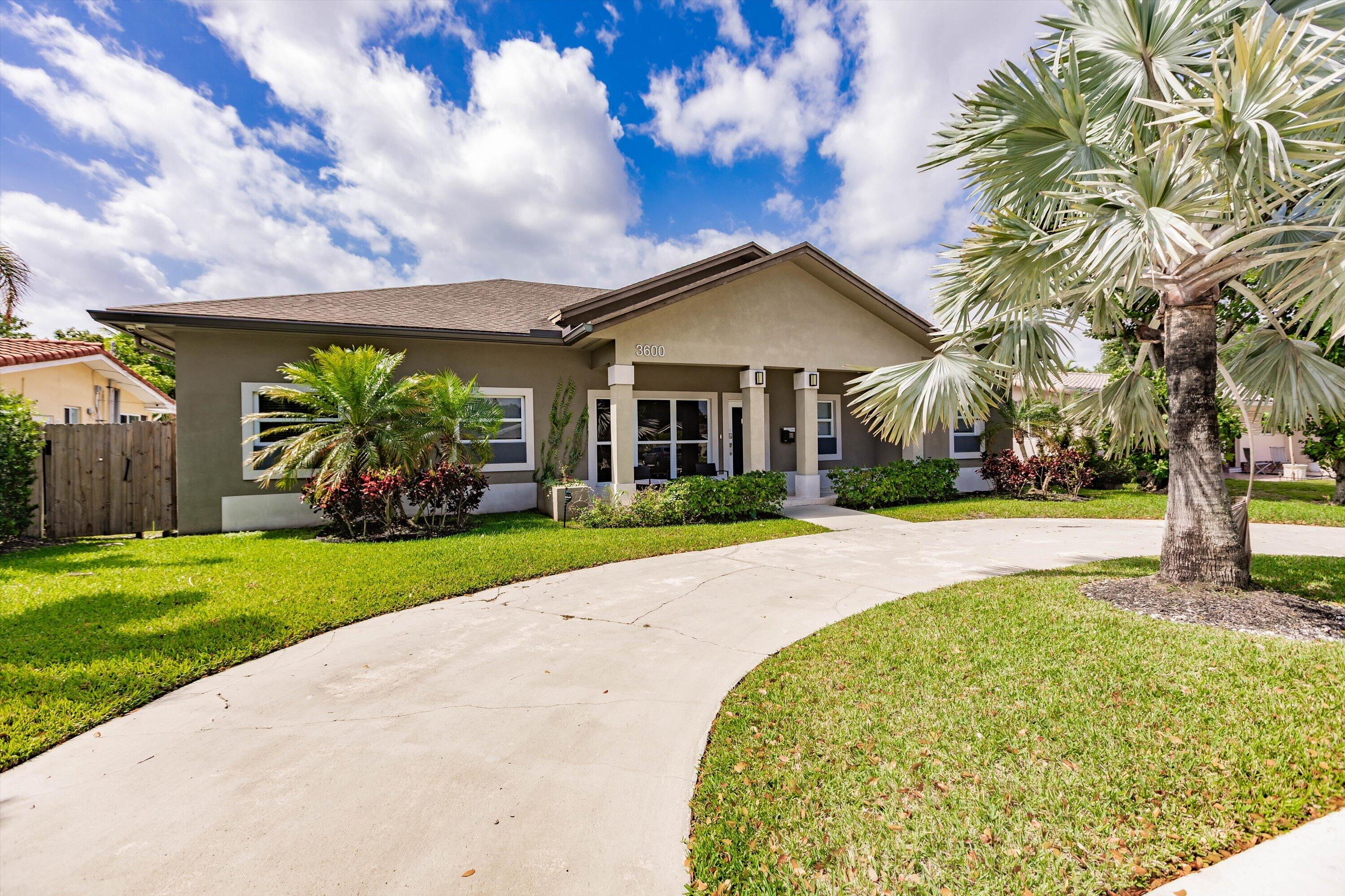 3600 South Longfellow Circle Hollywood, FL 33021 - Photo 2 of 39 02-Photo 002