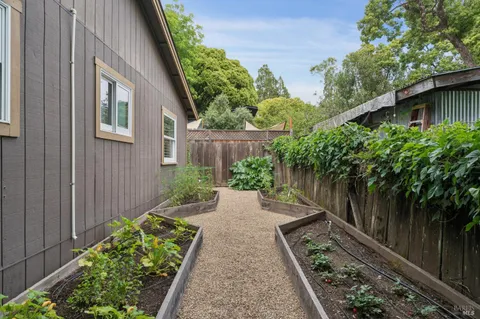 $1,100,000 | 236 Powell Avenue, Healdsburg, CA 95448