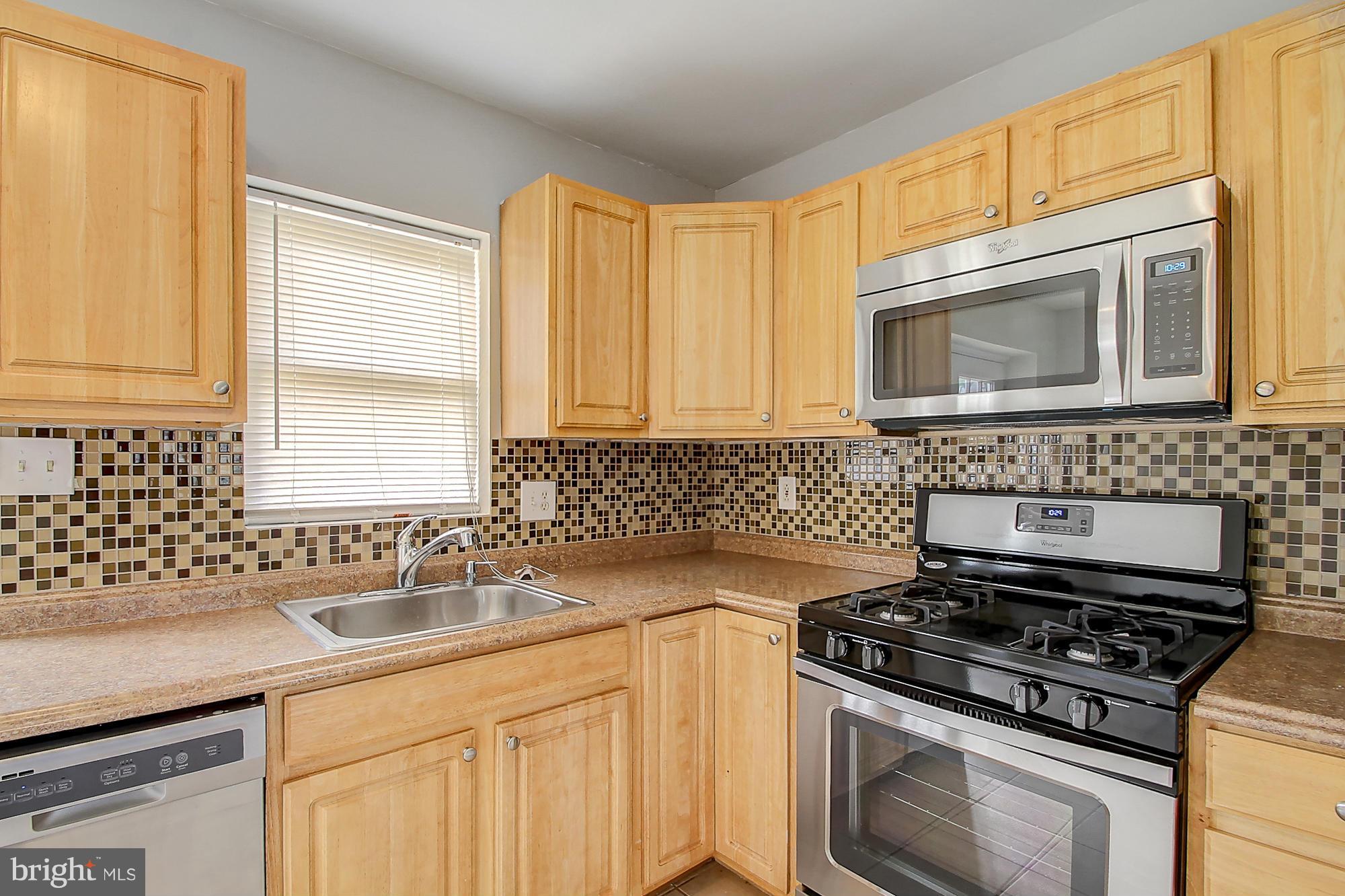 810 North Point Road Baltimore, MD 21224 - Photo 8 of 30 Kitchen