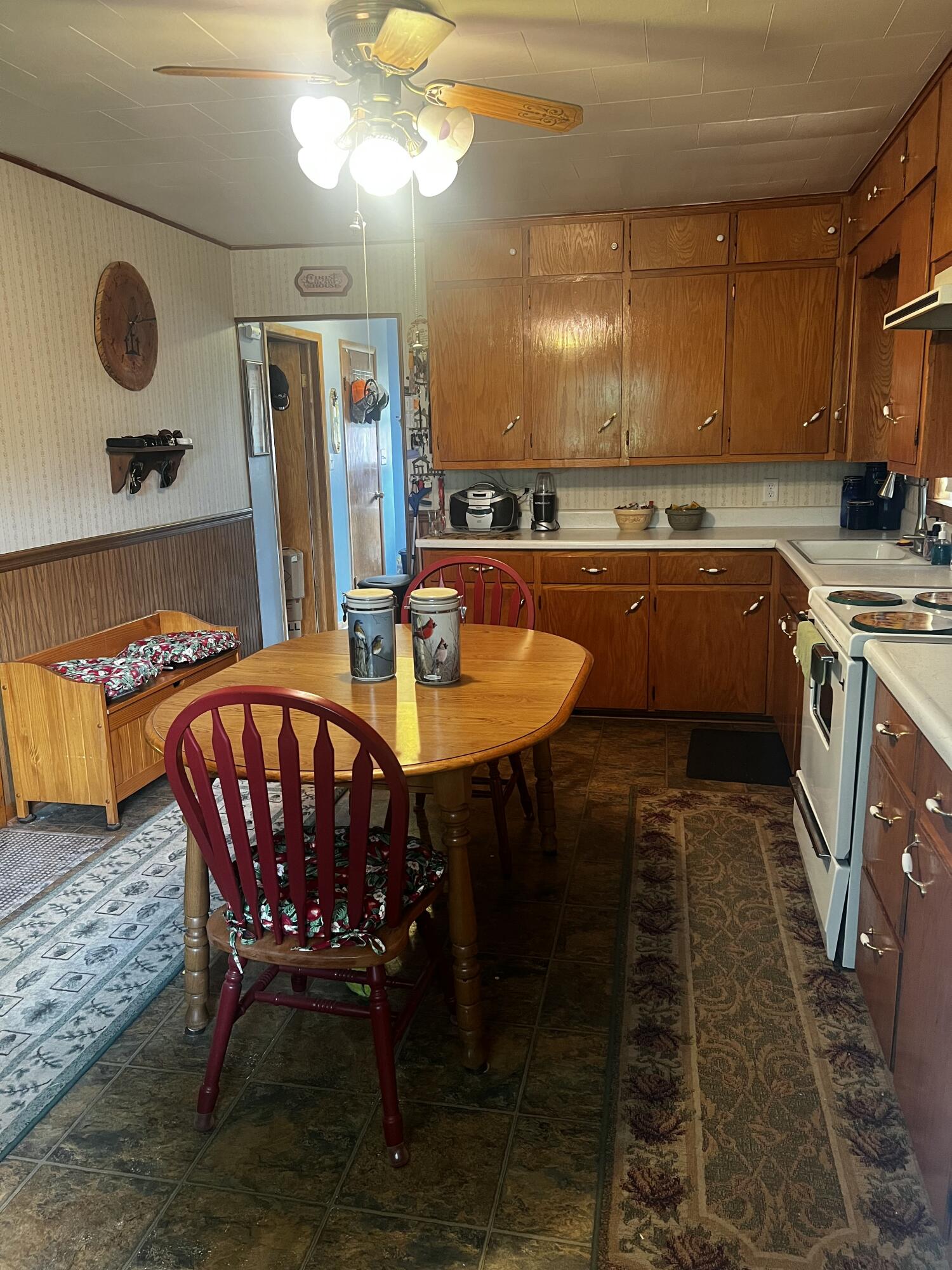 N2640 Bates Road Lyndon, WI 53011 - Photo 15 of 30 Dine in Kitchen