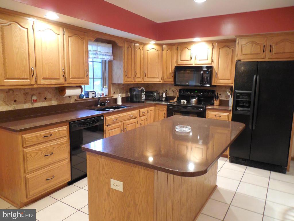 115 Milton Circle Lititz, PA 17543 - Photo 3 of 25 Gallery Image 3