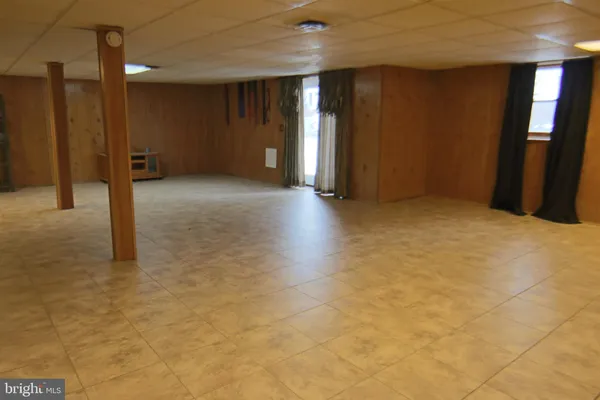 a view of an empty room with kitchen