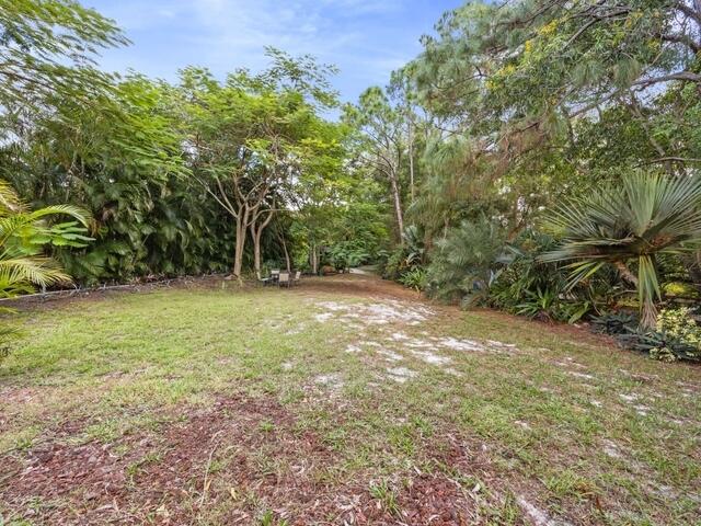 14767 Halter Road Wellington, FL 33414 - Photo 17 of 46 Open space