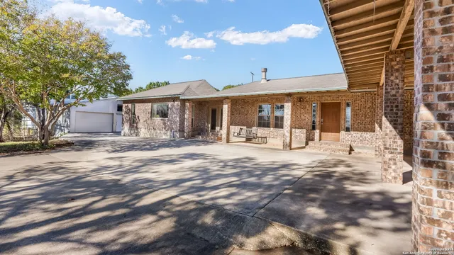 $1,900 | 29266 Farm To Market Road 3009, New Braunfels, TX 78132