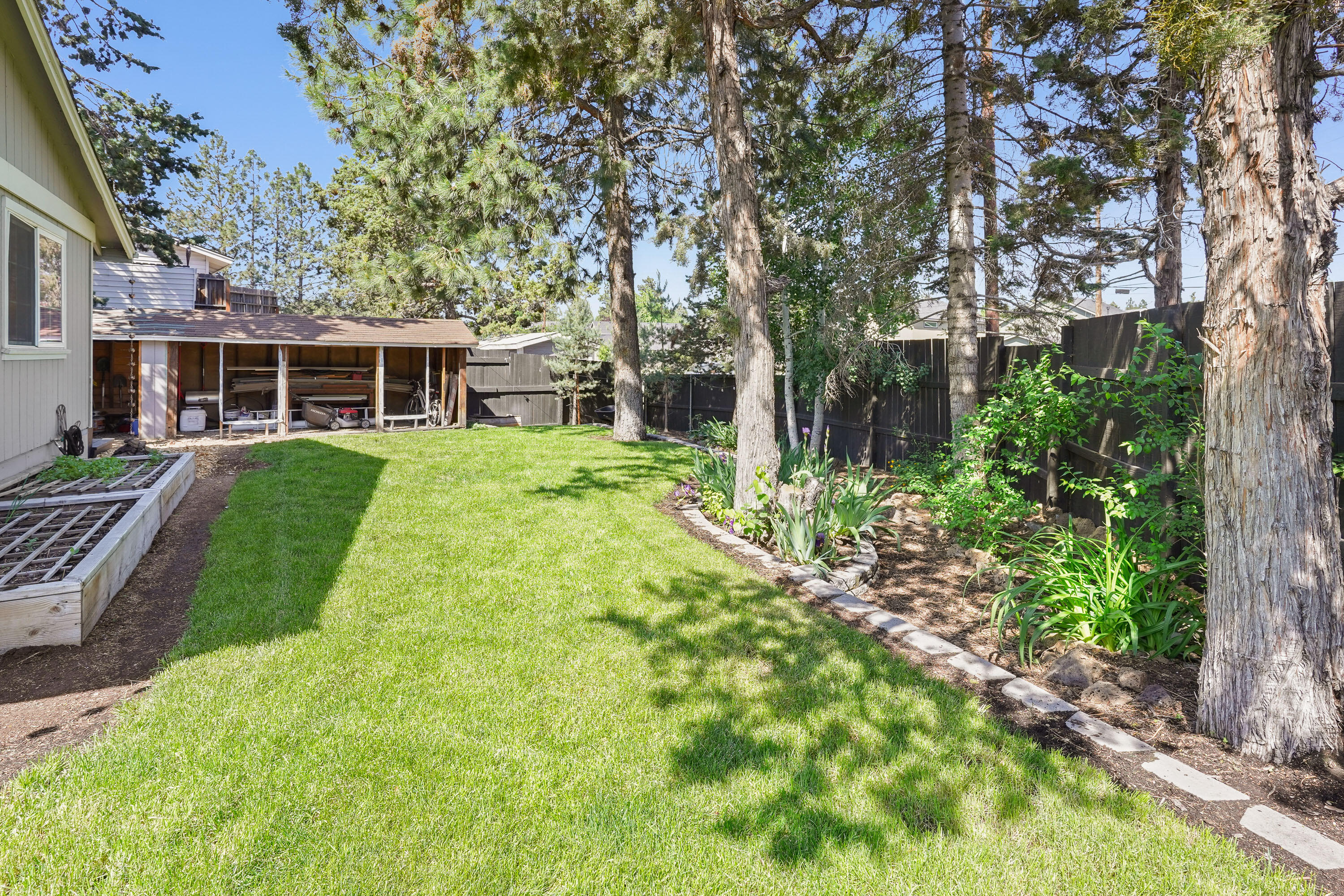 2901 Northeast Shepard Road Bend, OR 97701 - Photo 9 of 36 DSC07191