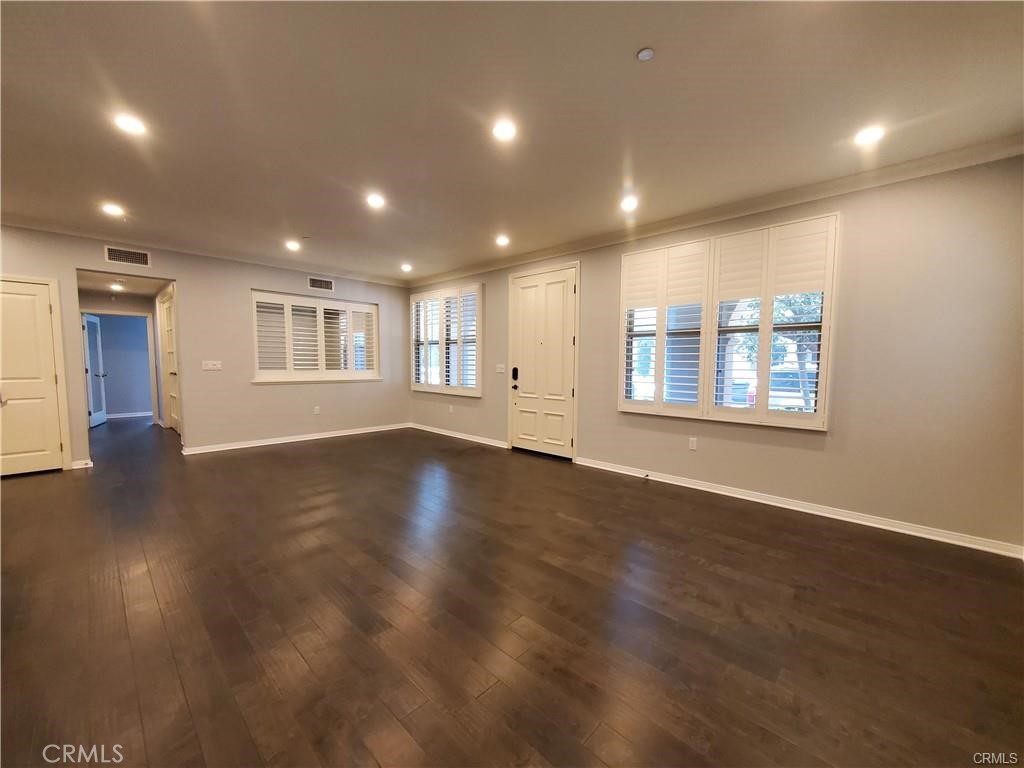 76 Mayfair Irvine, CA 92620 - Photo 3 of 16