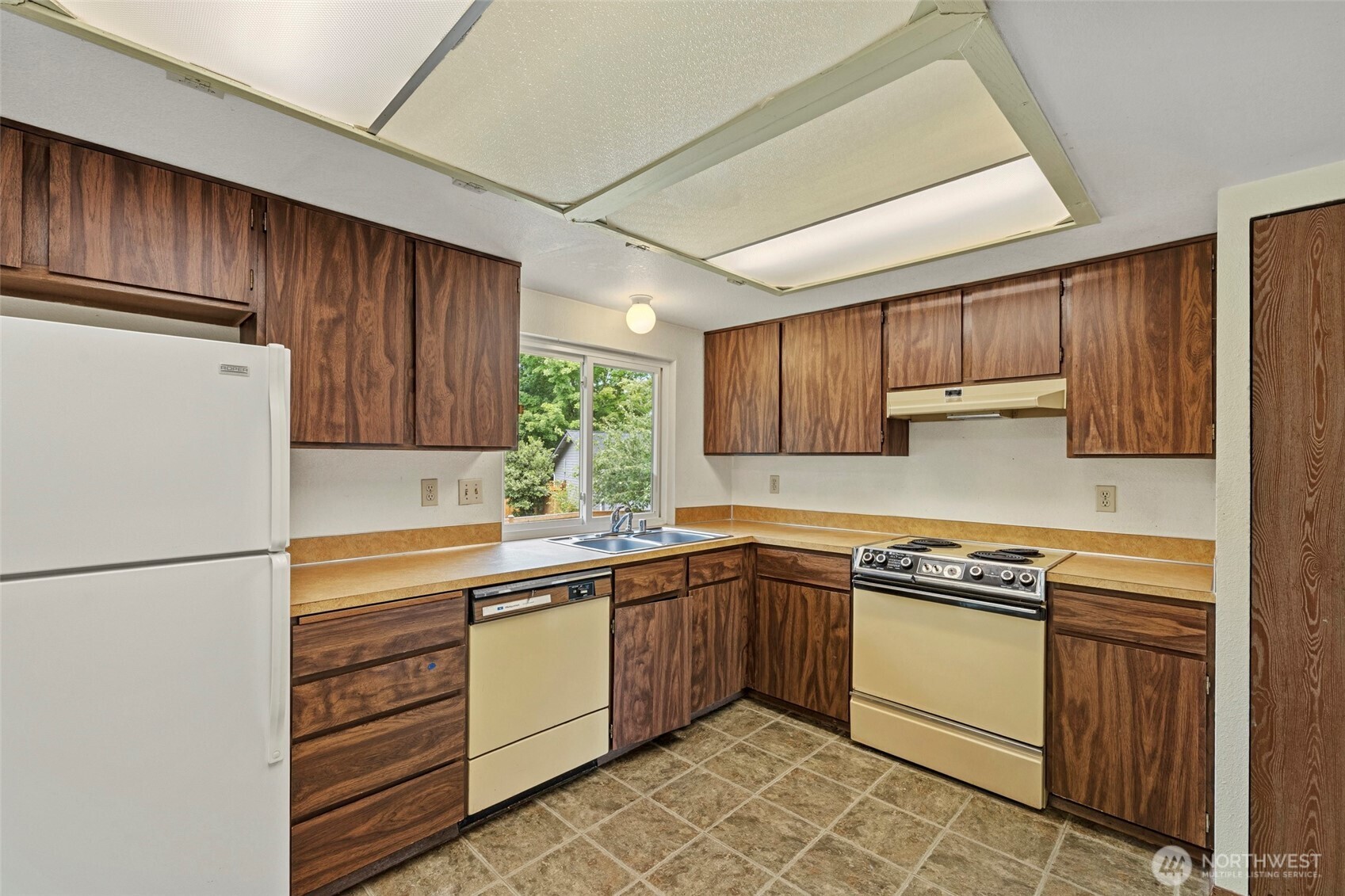 2706 164th Place Southeast Bothell, WA 98012 - Photo 5 of 39