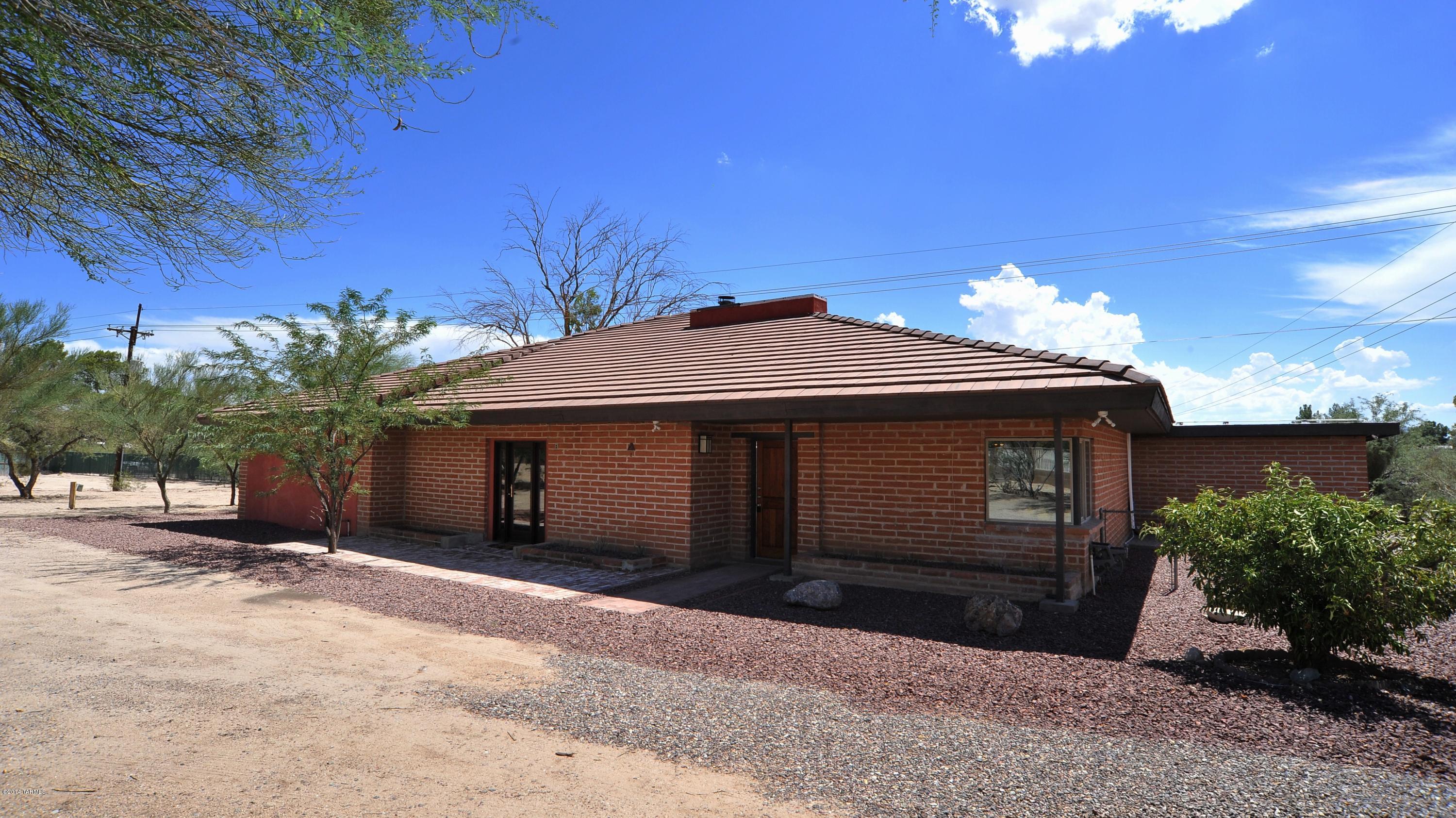 1301 West Roller Coaster Road Tucson, AZ 85704 - Photo 1 of 46 Gallery Image 1