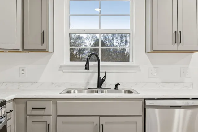 $305,000 | 1085 Landing Lane, Adams, TN 37010