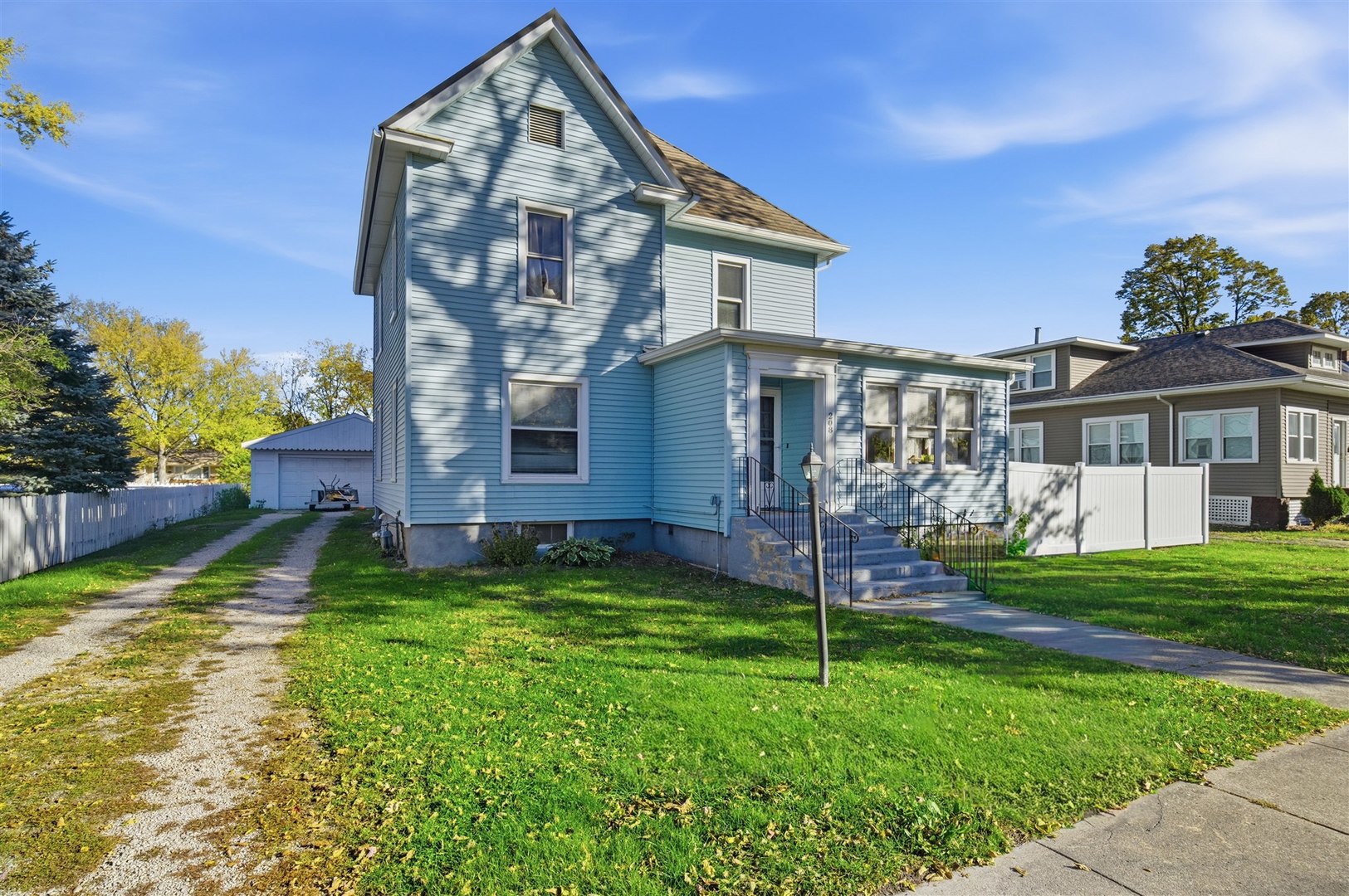 208 North Jackson Street Flanagan, IL 61740 - Photo 3 of 30 a front view of a house with a yard