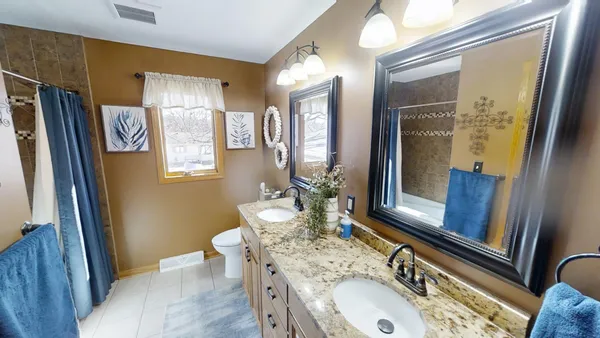 $459,900 | 1309 Oriole Drive, Albert Lea, MN 56007