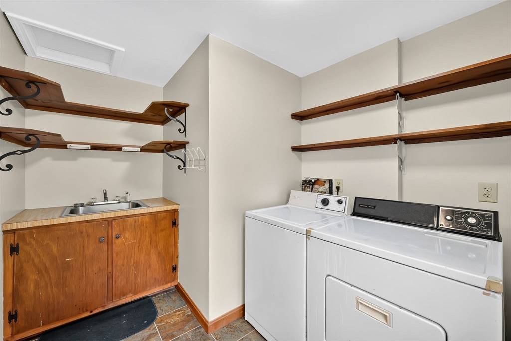 884 Parker Street Springfield, MA 01119 - Photo 20 of 29