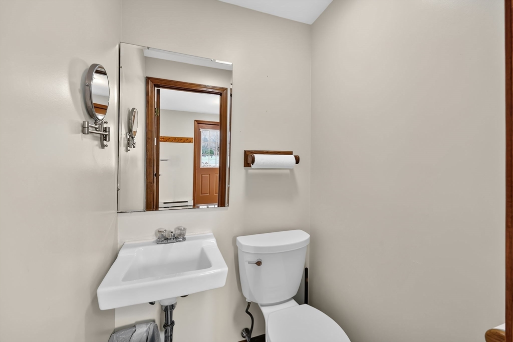 884 Parker Street Springfield, MA 01119 - Photo 21 of 29