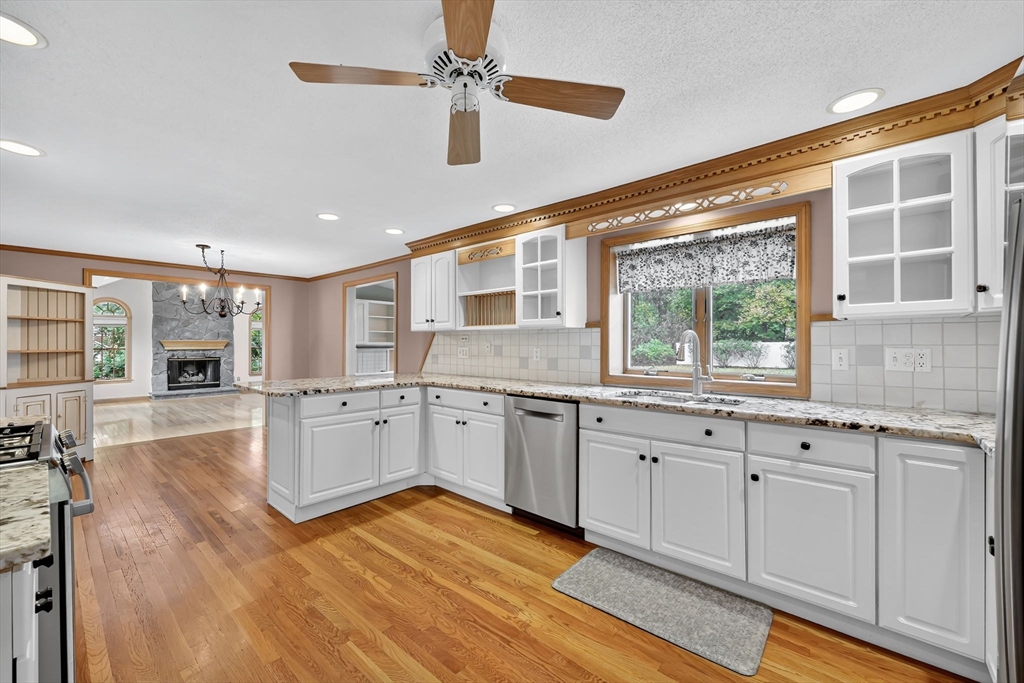 884 Parker Street Springfield, MA 01119 - Photo 10 of 29