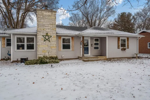 $260,000 | 1013 East Main Street, Rockton, IL 61072