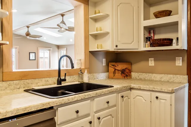 $260,000 | 1013 East Main Street, Rockton, IL 61072