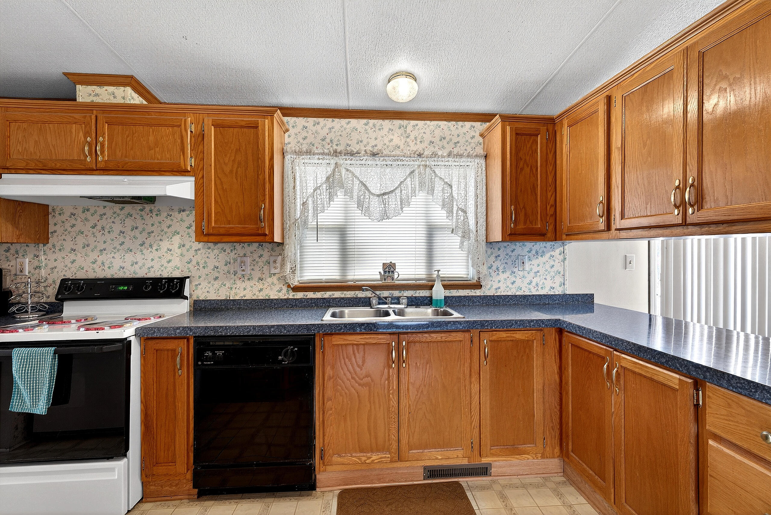 16 Village Green Road Waterville, ME 04901 - Photo 5 of 29 005_DSC08183