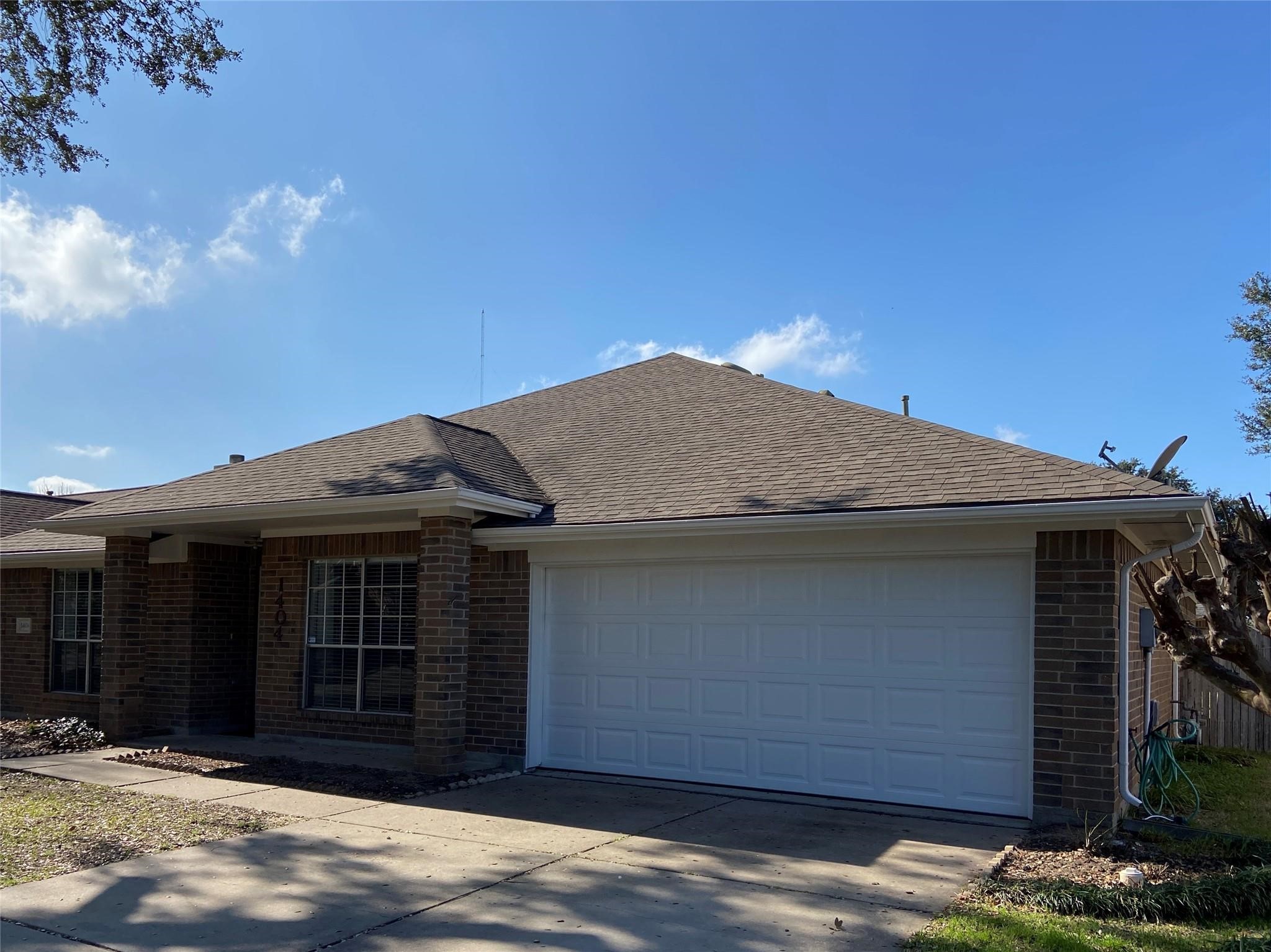 1404 Helmsley Drive Rosenberg, TX 77471 - Photo 4 of 25