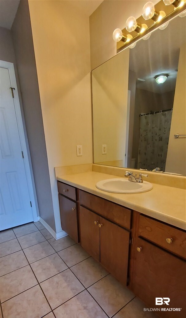 22055 Buck Road Robertsdale, AL 36567 - Photo 10 of 17 master bath