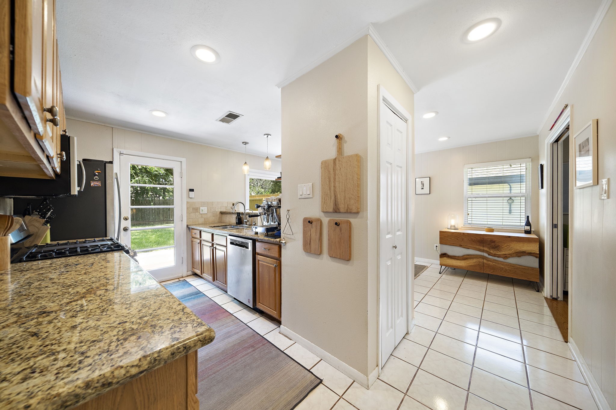 4306 Warm Springs Road Houston, TX 77035 - Photo 8 of 36