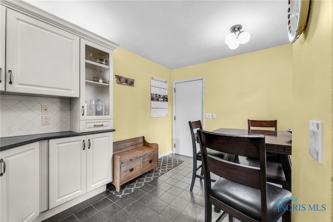 29323 Bates Road Perrysburg, OH 43551 - Photo 10 of 39 Gallery Image 10