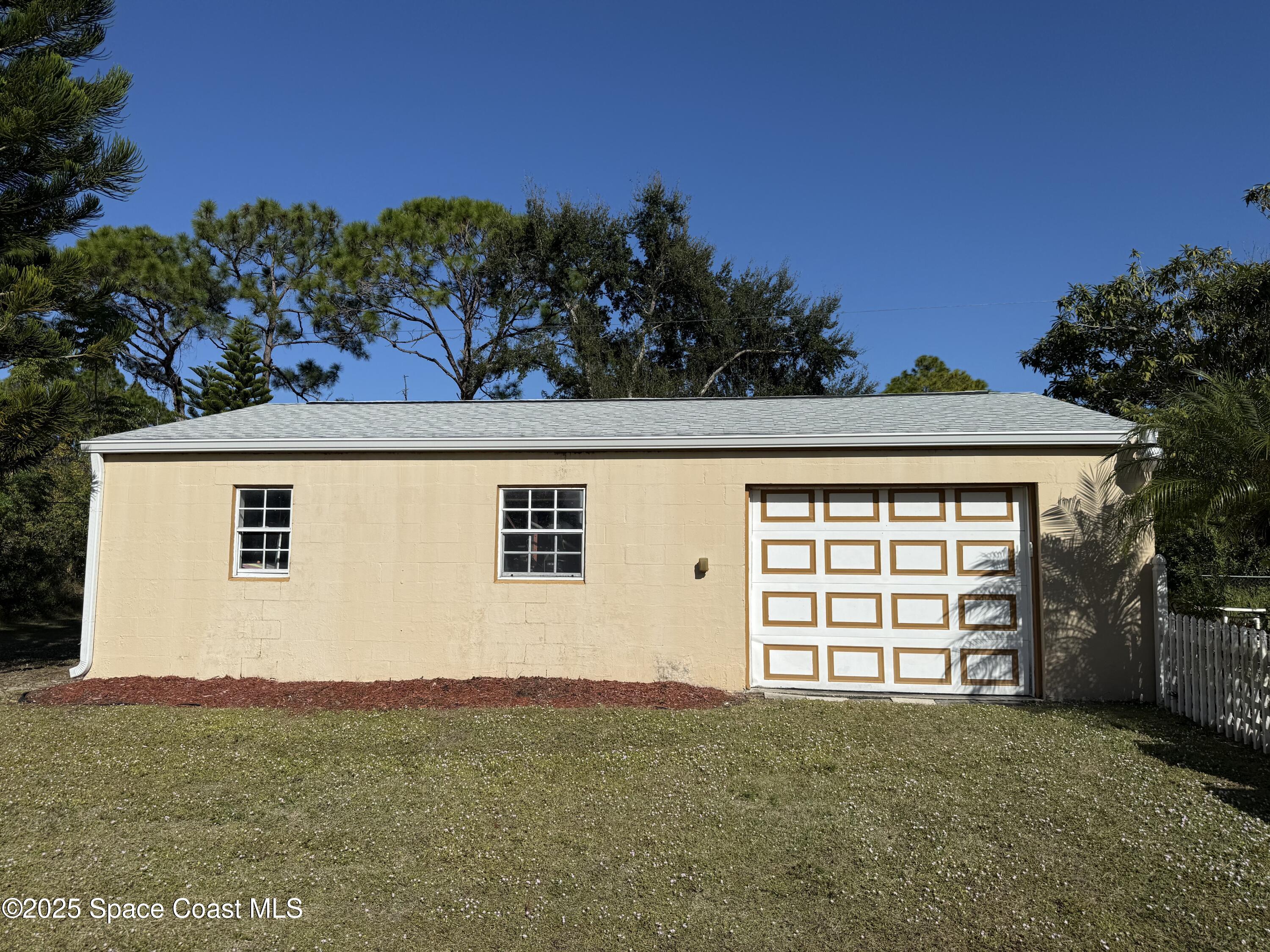 649 Waterside Road Southeast Palm Bay, FL 32909 - Photo 3 of 24 a front view of a house with a yard