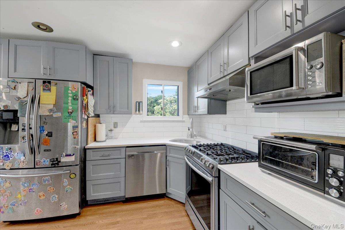 53 Pleasantville Road Ossining, NY 10562 - Photo 5 of 17 Newly renovated kicthen