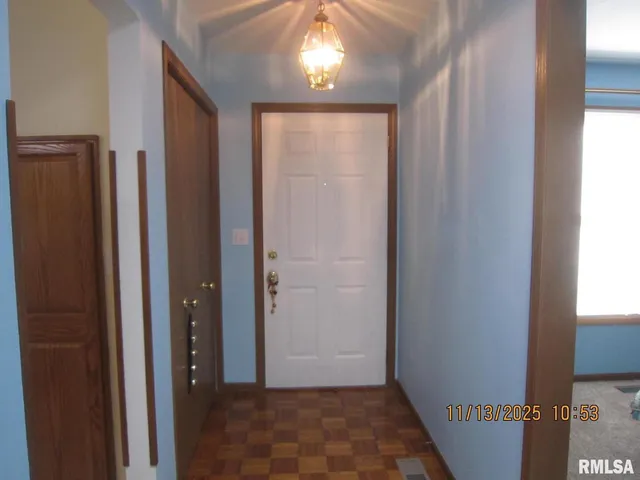 a view of entryway with window