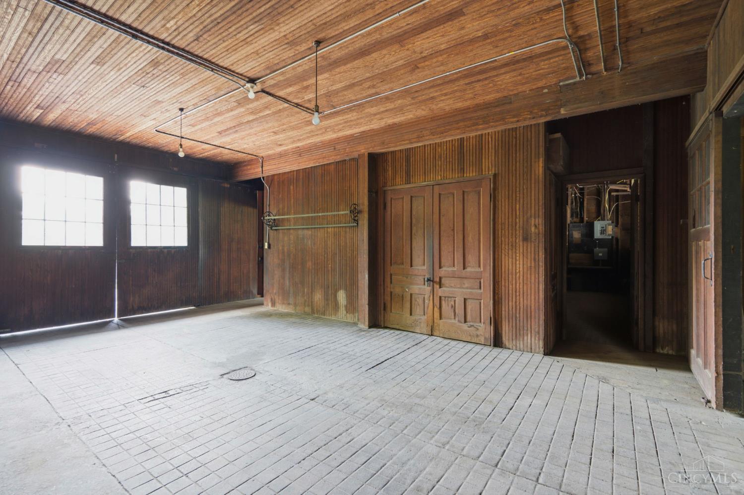 353 Oliver Road Wyoming, OH 45215 - Photo 15 of 25
