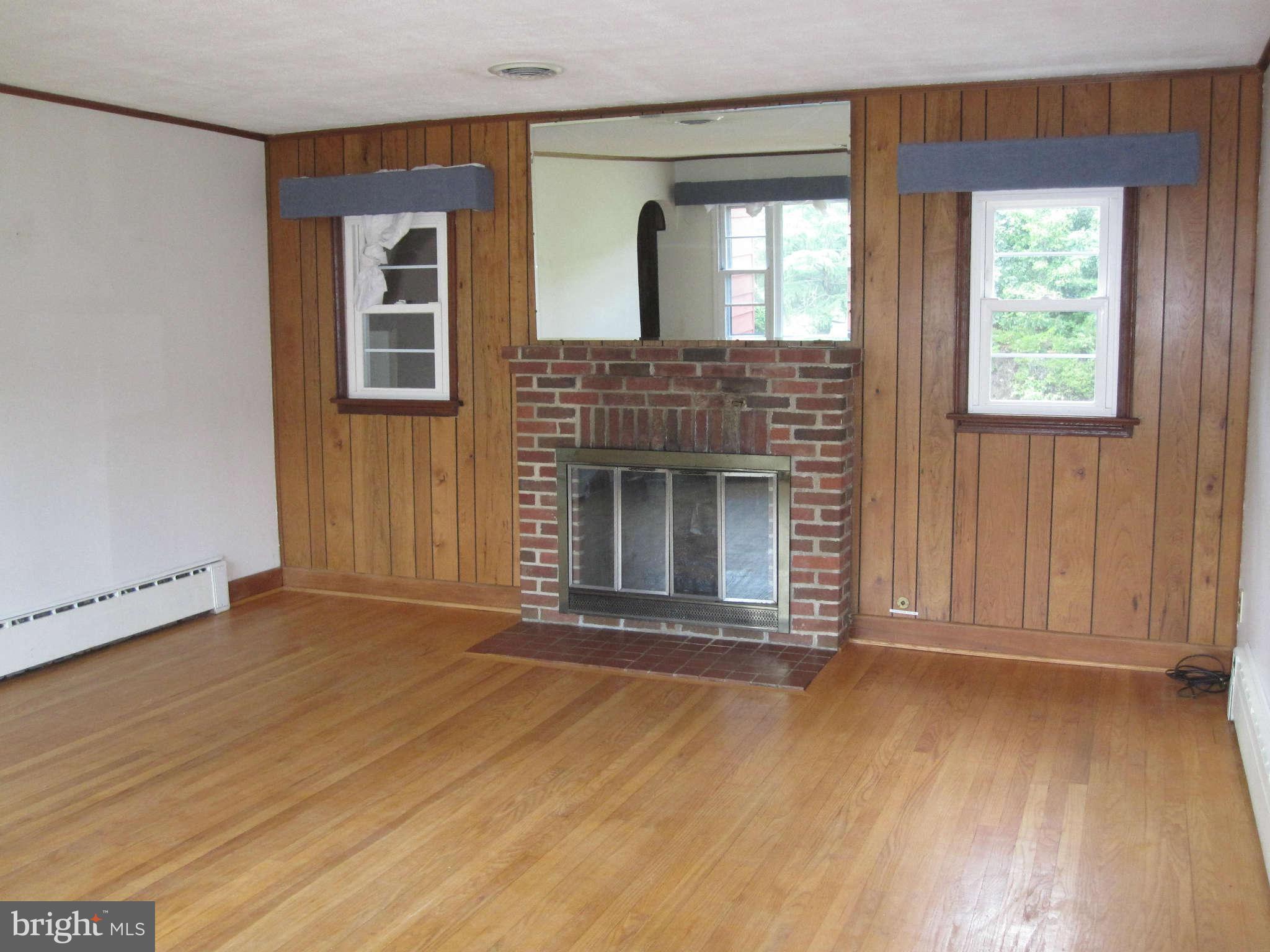 13053 Dahlgren Road King George, VA 22485 - Photo 3 of 14 Living Room
