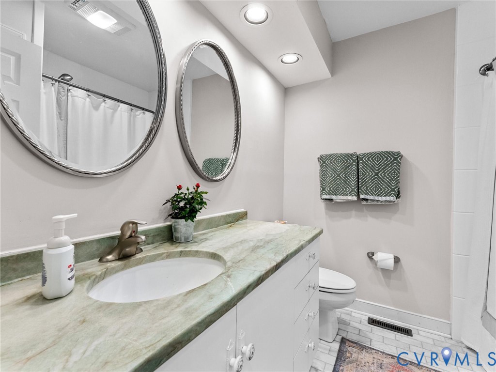 1781 Raintree Commons Drive Henrico, VA 23238 - Photo 22 of 31 Primary ensuite with marble tile