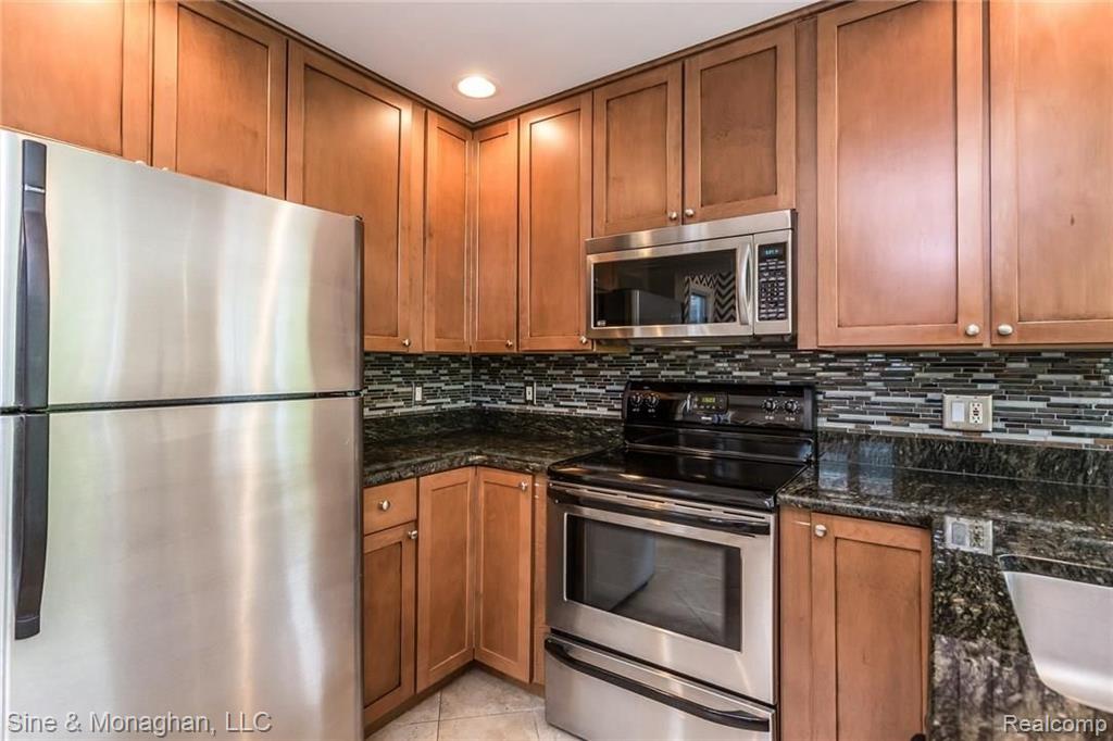 339 Ridgemont Road Grosse Pointe Farms, MI 48236 - Photo 11 of 39