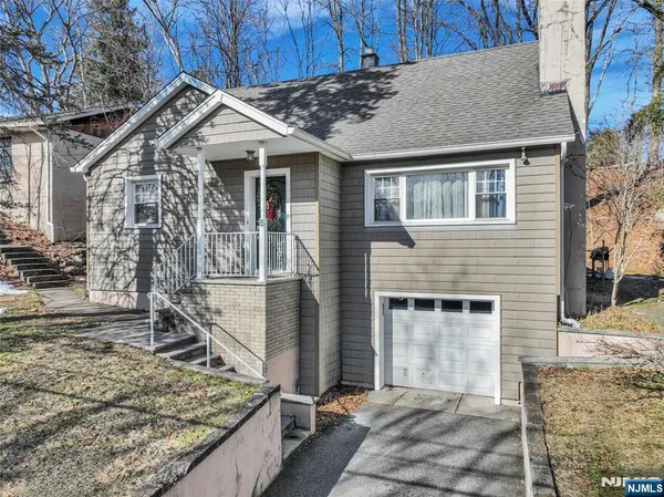 $720,000 | 15 High Mountain Road, Oakland, NJ 07436