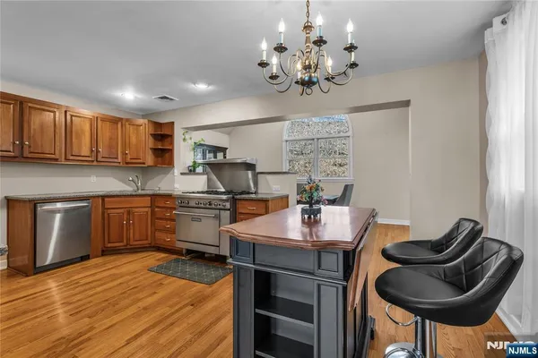 $720,000 | 15 High Mountain Road, Oakland, NJ 07436