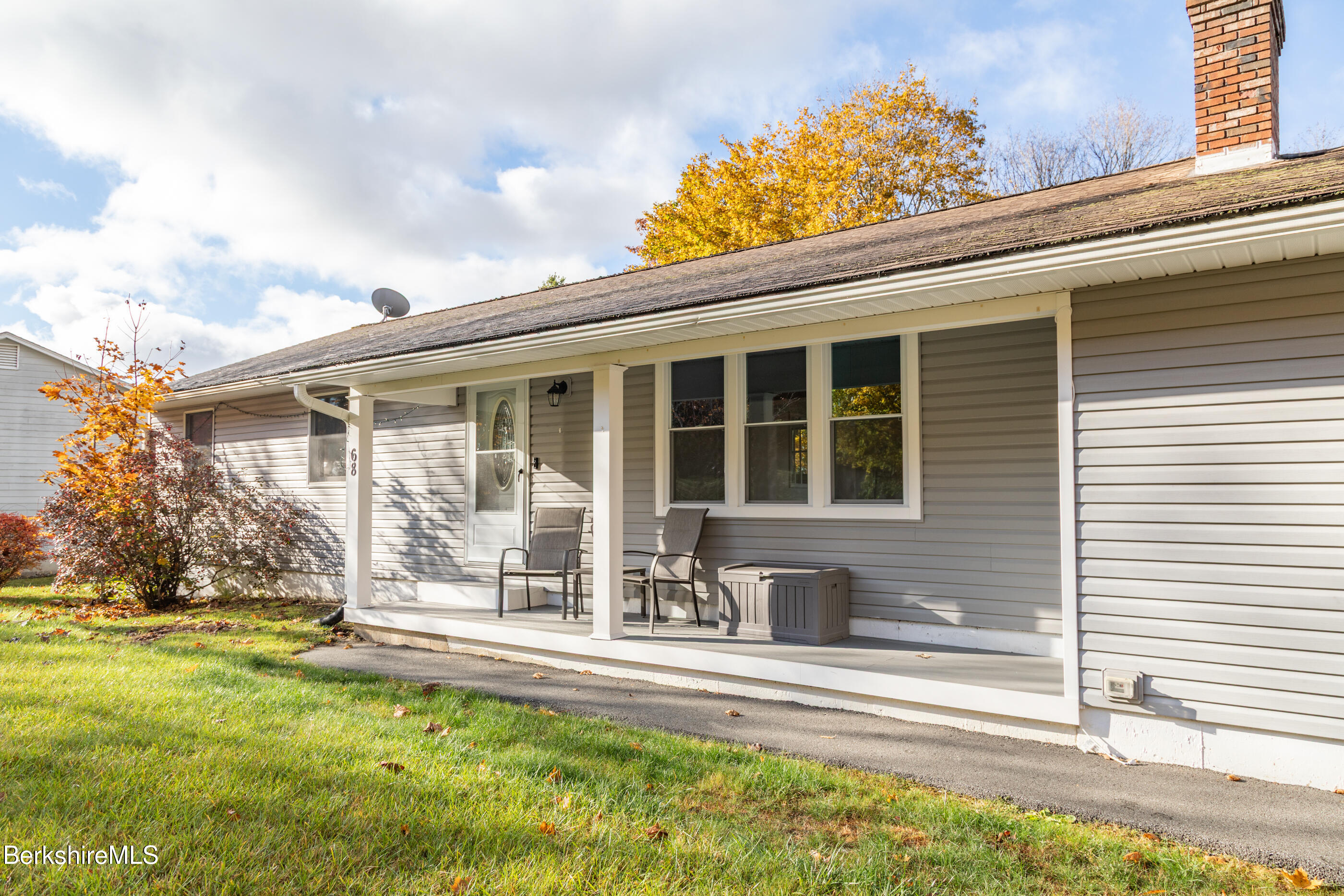 68 Howe Road Pittsfield, MA 01201 - Photo 2 of 38 image-1