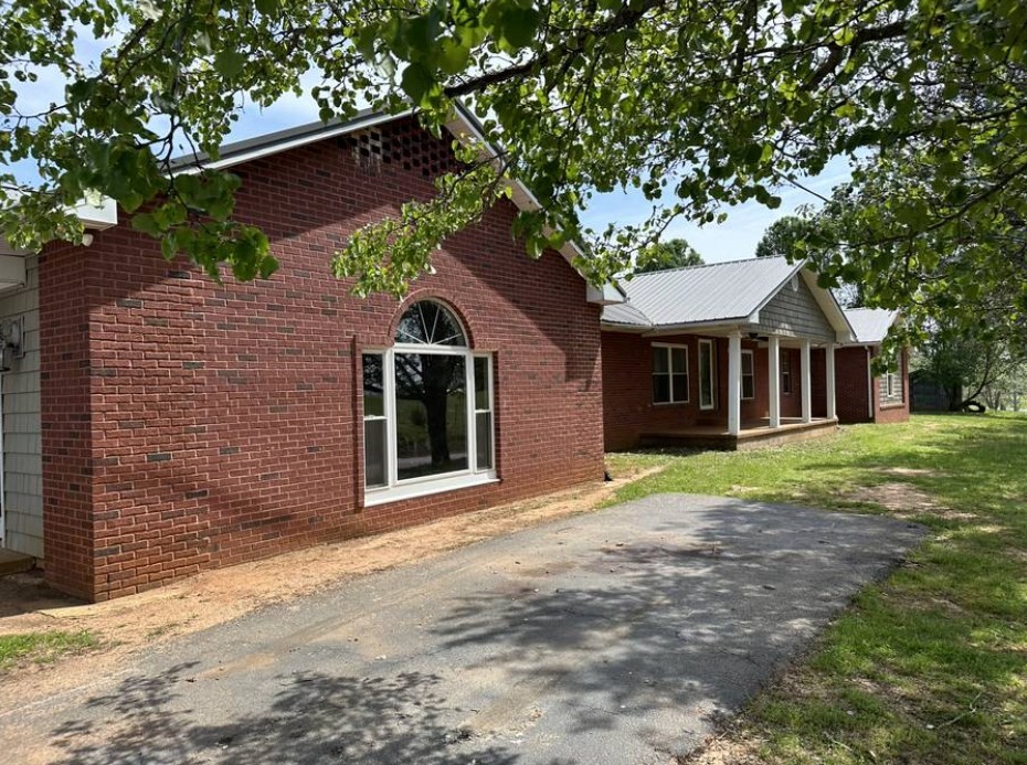 1561 Hickory Valley Road Sparta, TN 38583 - Photo 20 of 20 a front view of a house with a yard and garage